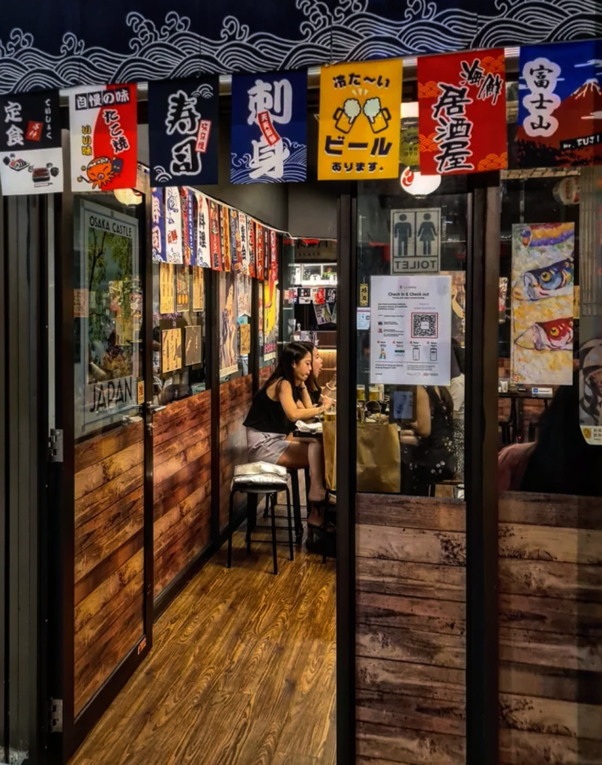 Fortune Centre Food – Diners enjoying food at hidden gem eateries with affordable prices.