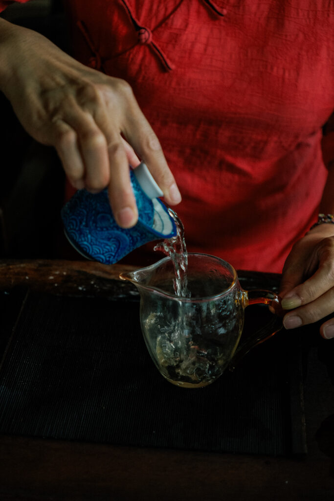 Chinese Tea in SG : Experience the art of oolong and green tea in a serene, traditional tea setting.