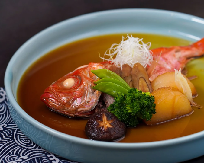 Cuppage Plaza Food : A beautifully plated otoro sashimi served fresh from Tokyo’s Toyosu Market.