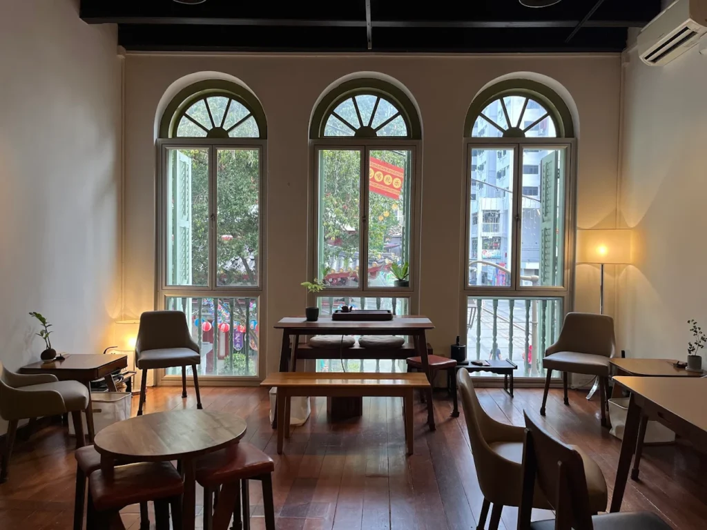 Chinese Tea in SG : Experience a cozy blend of traditional Chinese tea and artistic expression at Atelier Cherub.