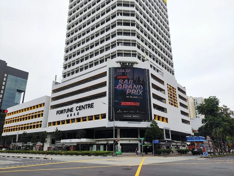 Fortune Centre Food: The exterior view of Fortune Centre in Singapore, an ageing yet iconic building known for its mix of vegetarian restaurants, izakayas, and hidden dining gems.