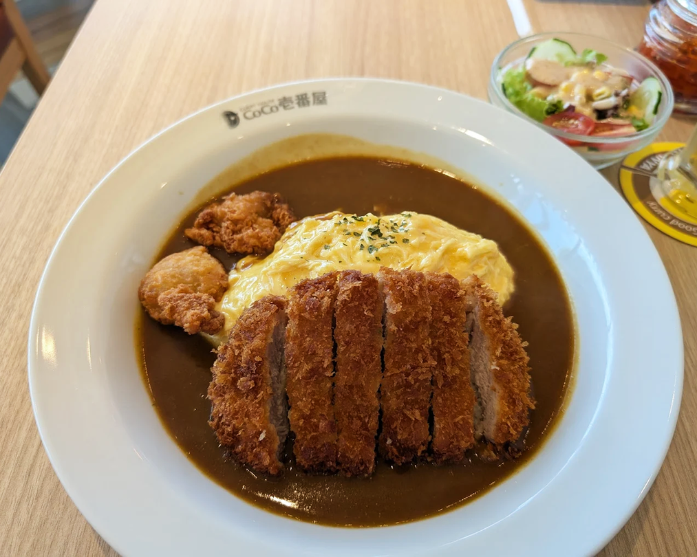 CoCo ICHIBANYA’s signature Japanese curry plate with rice and toppings